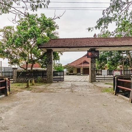 RedDoorz Syariah near Gor Ken Arok Otel Malang Dış mekan fotoğraf