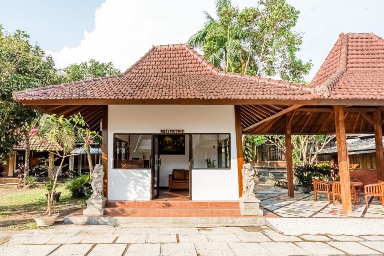 RedDoorz Syariah near Gor Ken Arok Otel Malang Dış mekan fotoğraf