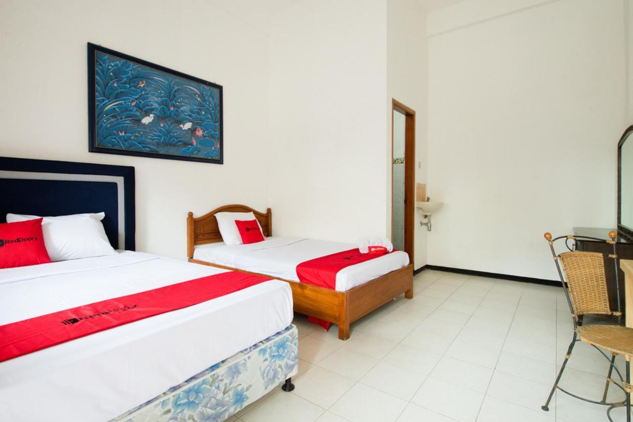 RedDoorz Syariah near Gor Ken Arok Otel Malang Dış mekan fotoğraf