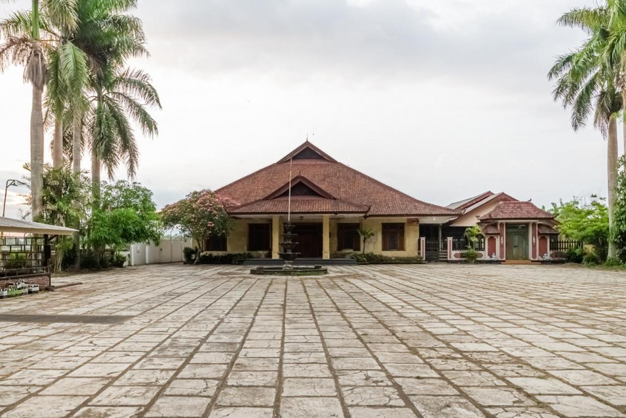 RedDoorz Syariah near Gor Ken Arok Otel Malang Dış mekan fotoğraf