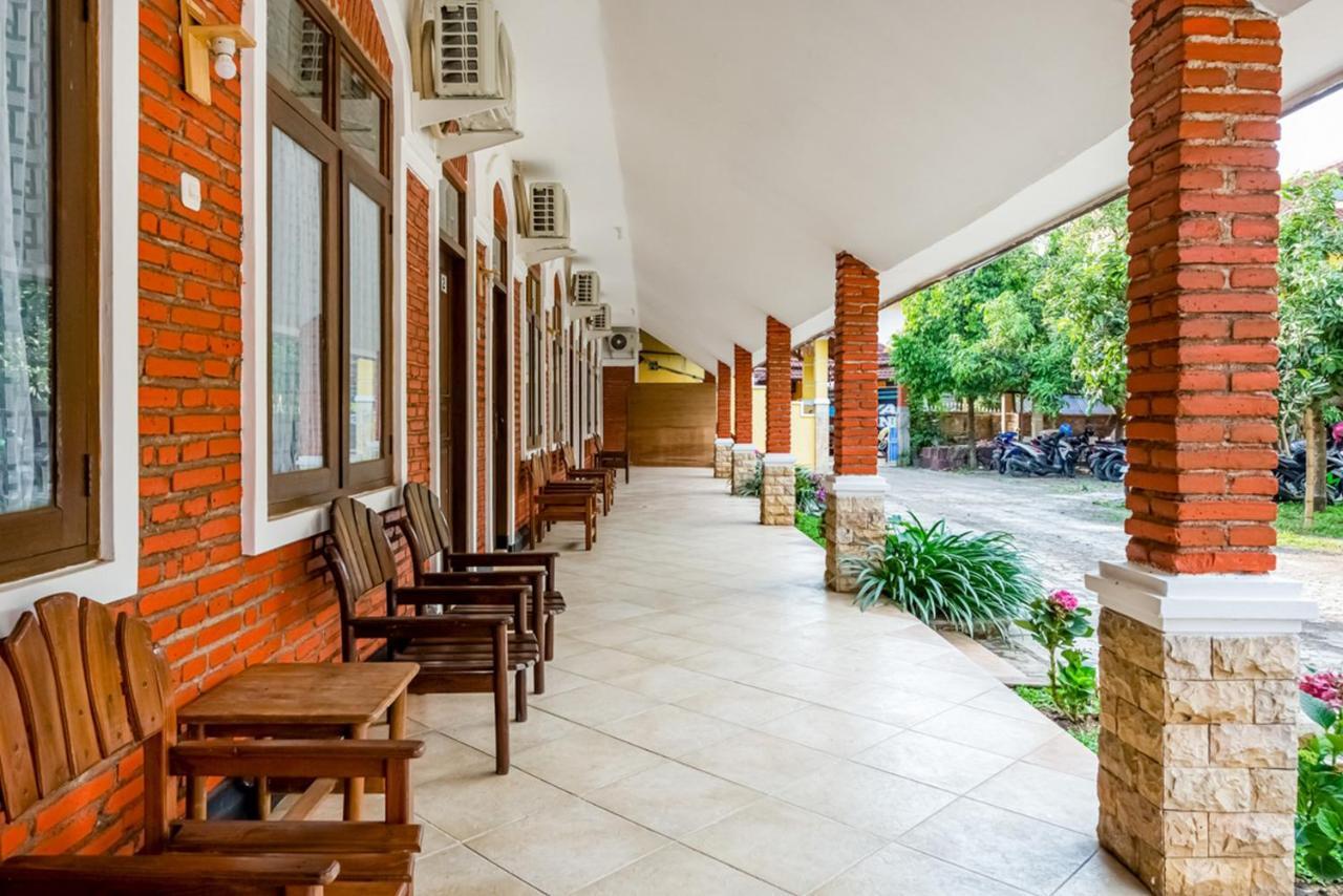 RedDoorz Syariah near Gor Ken Arok Otel Malang Dış mekan fotoğraf