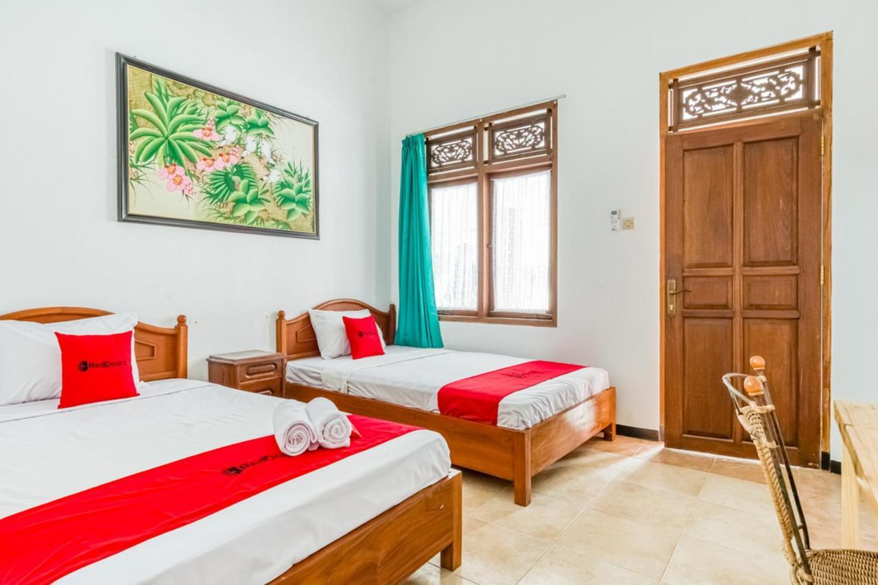 RedDoorz Syariah near Gor Ken Arok Otel Malang Dış mekan fotoğraf