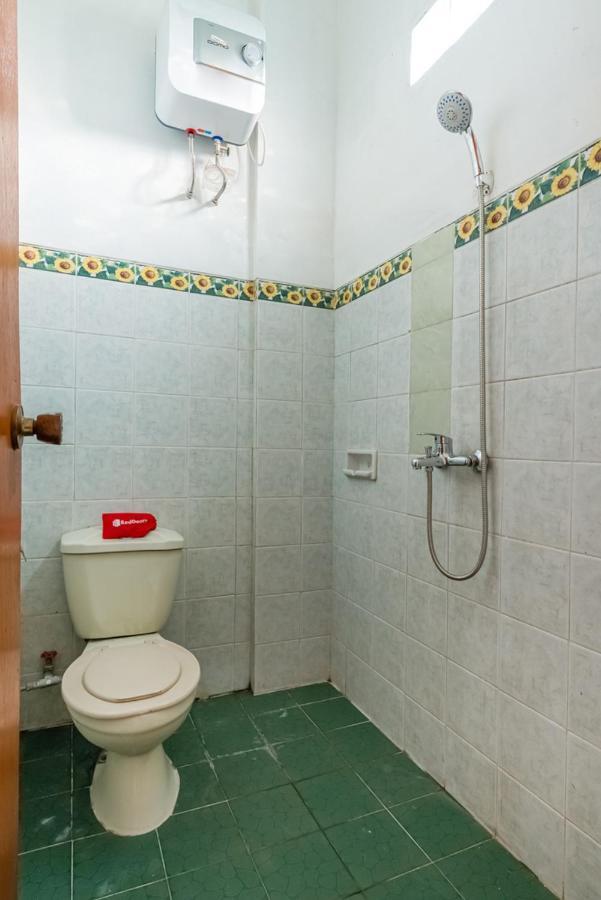 RedDoorz Syariah near Gor Ken Arok Otel Malang Dış mekan fotoğraf