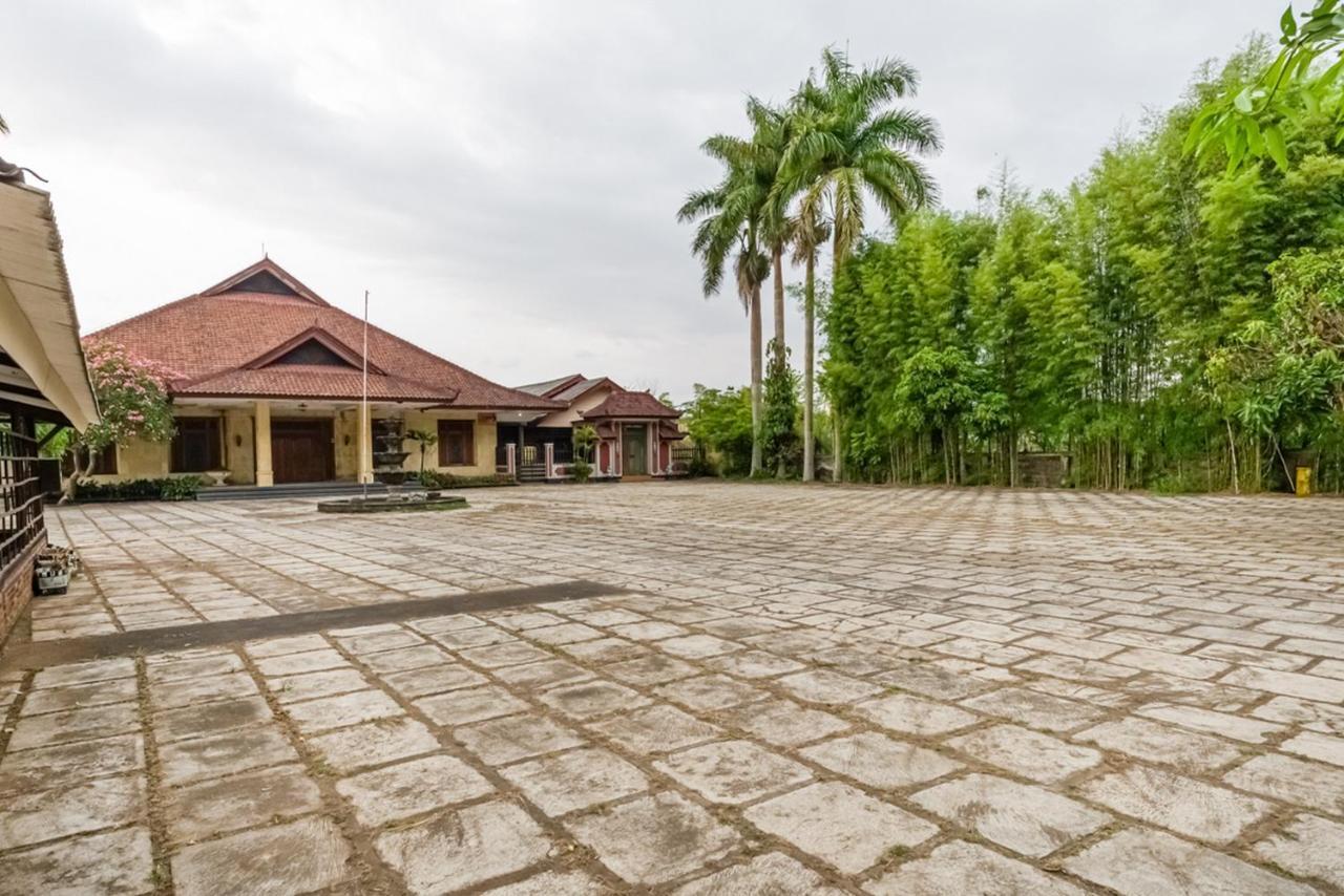 RedDoorz Syariah near Gor Ken Arok Otel Malang Dış mekan fotoğraf
